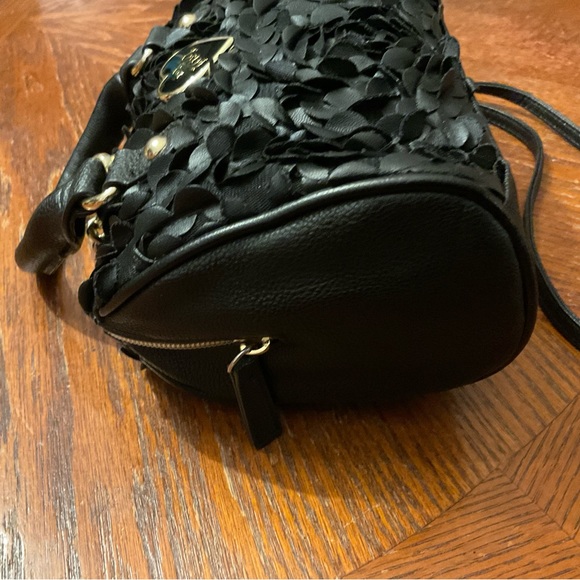 Adorable Betsy Johnson Frilly Black 🌹 Petal Heart Silver Hardware & Chain bag! - Picture 11 of 16